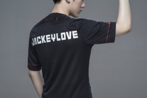 平博体育-JackeyLove回归赛场，势不可挡首场状态亮眼，利物浦观众沸腾！-平博体育